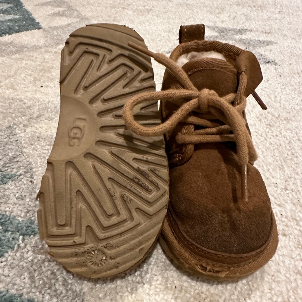 Toddler Chestnut Neumel UGG Boots - Picture 5 of 5